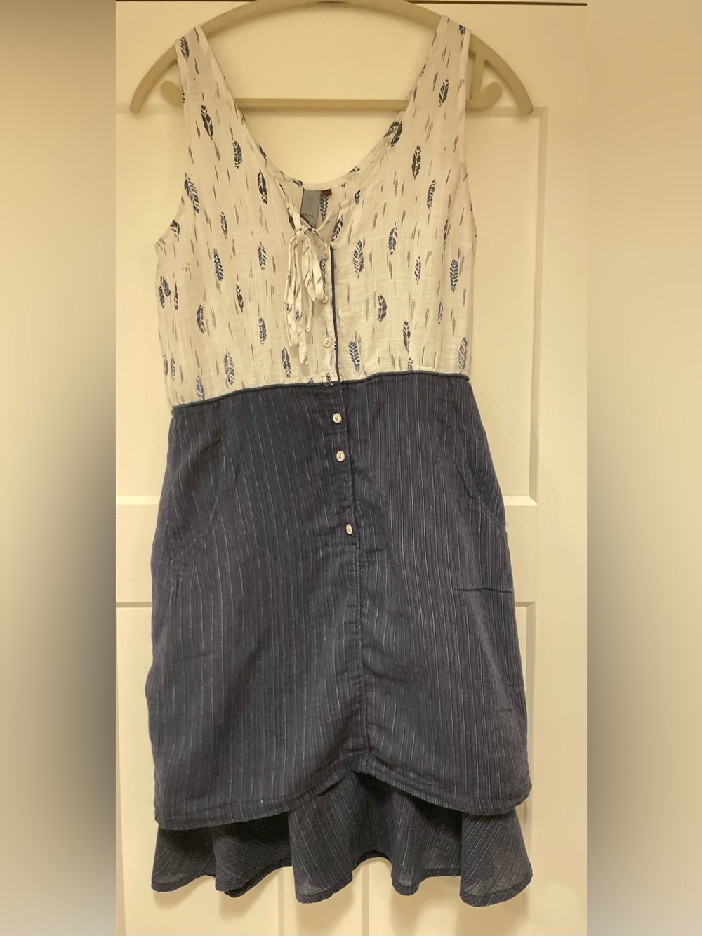 Three Stones Sleeveless Two-Tone Tie-Front Dress in White and Navy